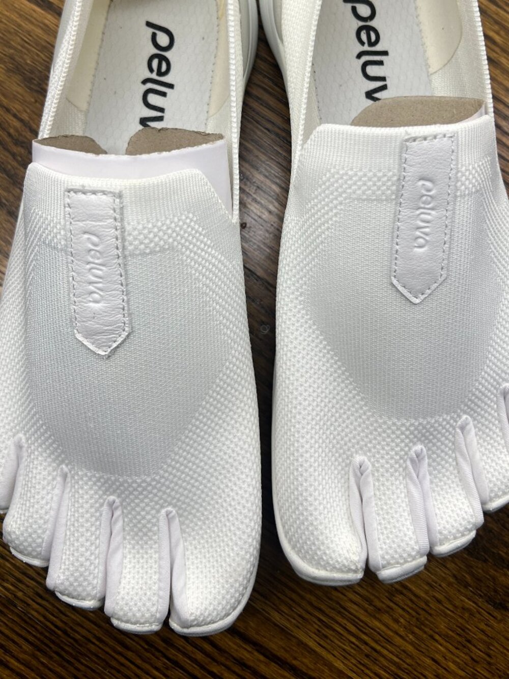 Peluva Miami Mens 10.5 White Barefoot Shoes